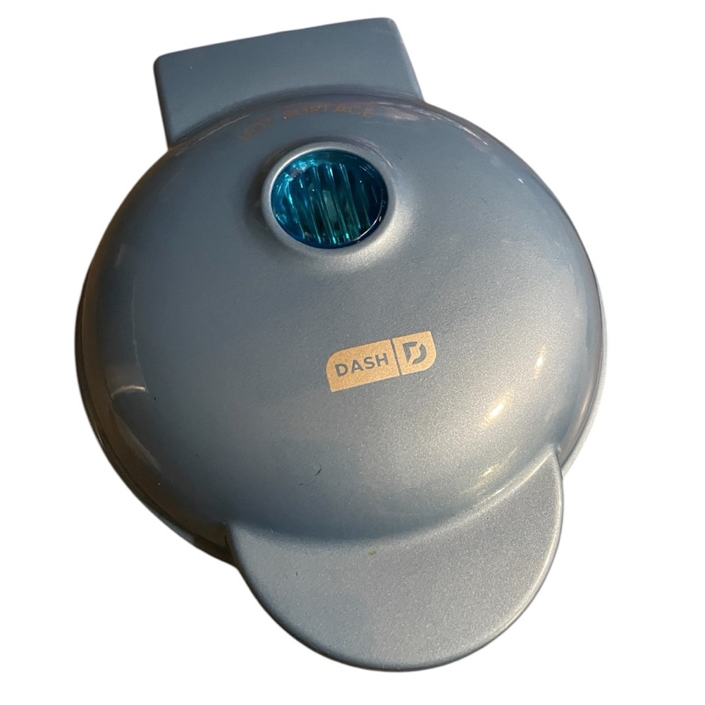 Dash Snowflake Mini Waffle Maker in Blue